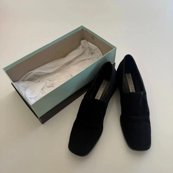 Donald J Pliner- Microfiber-Black- Slip on-Block Heel- Made in Spain- Size 8 - Picture 2 of 12